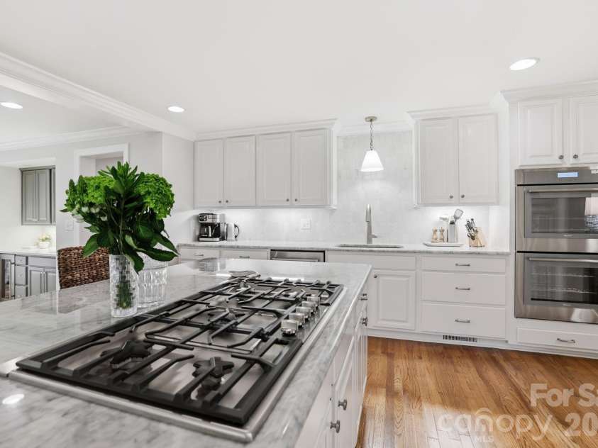 2927 Somerset Drive, Charlotte, NC 28209.  MLS# CAR4372721, YatesRealty ID 22859. 