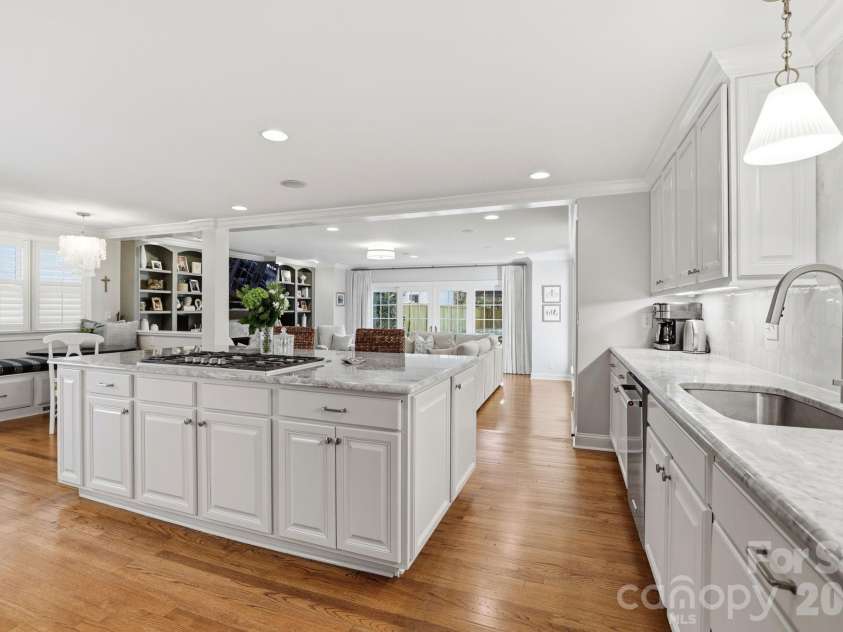 2927 Somerset Drive, Charlotte, NC 28209.  MLS# CAR4372721, YatesRealty ID 22859. 