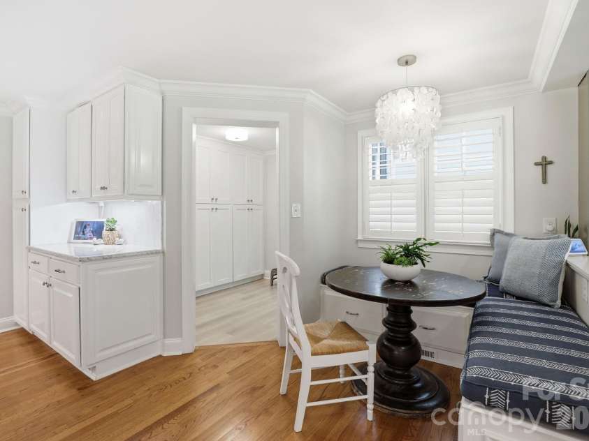 2927 Somerset Drive, Charlotte, NC 28209.  MLS# CAR4372721, YatesRealty ID 22859. 