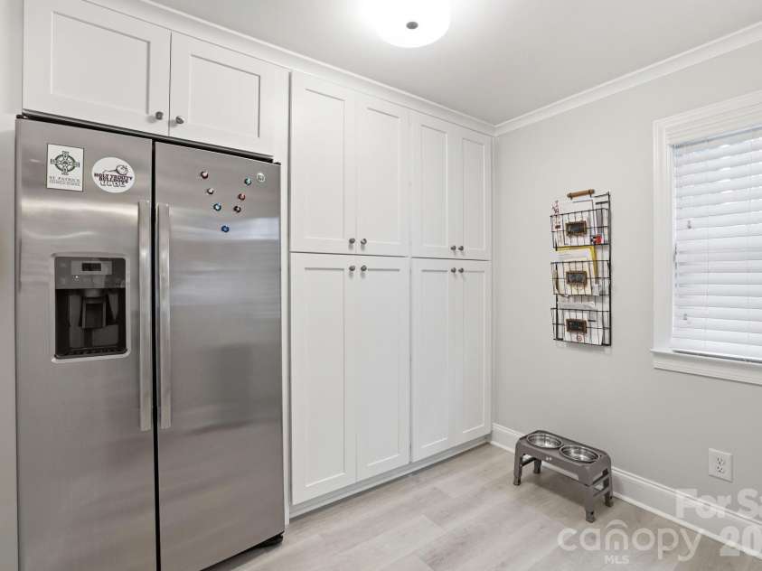 2927 Somerset Drive, Charlotte, NC 28209.  MLS# CAR4372721, YatesRealty ID 22859. 