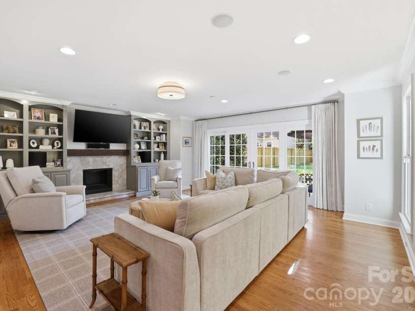 2927 Somerset Drive, Charlotte, NC 28209.  MLS# CAR4372721, YatesRealty ID 22859. 