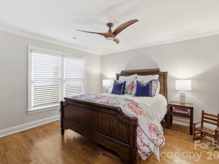 2927 Somerset Drive, Charlotte, NC 28209.  MLS# CAR4372721, YatesRealty ID 22859. 