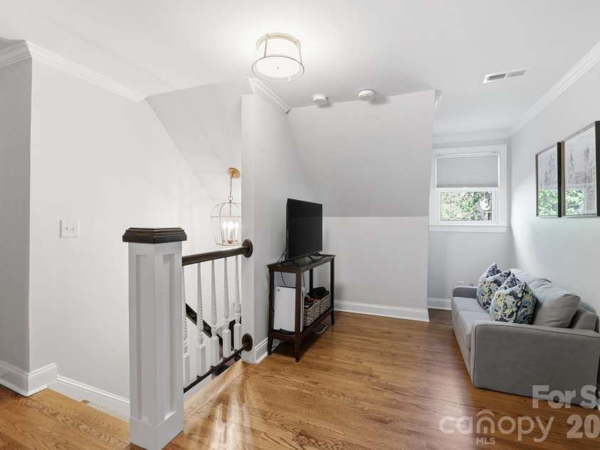 2927 Somerset Drive, Charlotte, NC 28209.  MLS# CAR4372721, YatesRealty ID 22859. 
