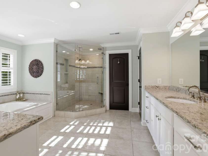 2927 Somerset Drive, Charlotte, NC 28209.  MLS# CAR4372721, YatesRealty ID 22859. 