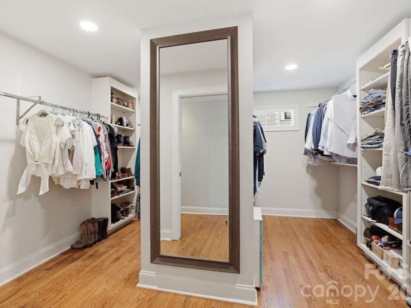 2927 Somerset Drive, Charlotte, NC 28209.  MLS# CAR4372721, YatesRealty ID 22859. 