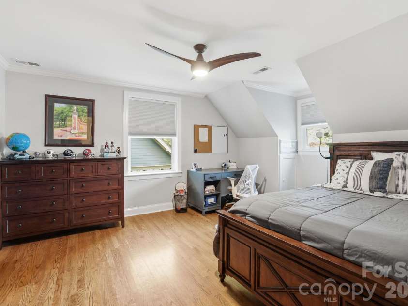 2927 Somerset Drive, Charlotte, NC 28209.  MLS# CAR4372721, YatesRealty ID 22859. 