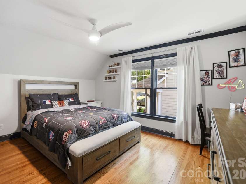 2927 Somerset Drive, Charlotte, NC 28209.  MLS# CAR4372721, YatesRealty ID 22859. 