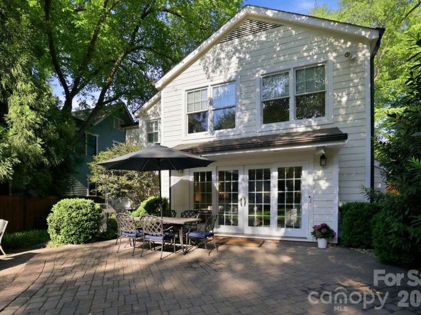 2927 Somerset Drive, Charlotte, NC 28209.  MLS# CAR4372721, YatesRealty ID 22859. 
