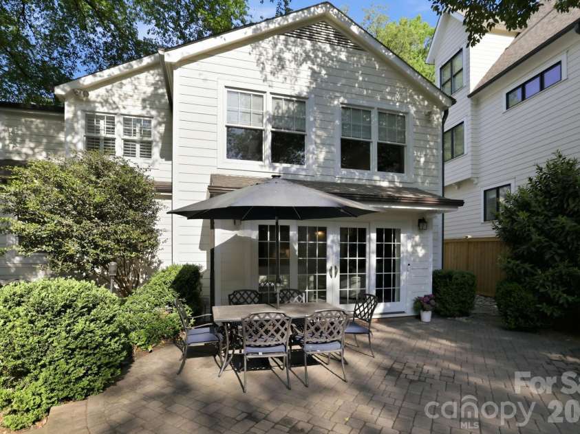 2927 Somerset Drive, Charlotte, NC 28209.  MLS# CAR4372721, YatesRealty ID 22859. 