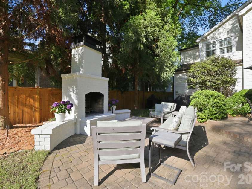 2927 Somerset Drive, Charlotte, NC 28209.  MLS# CAR4372721, YatesRealty ID 22859. 