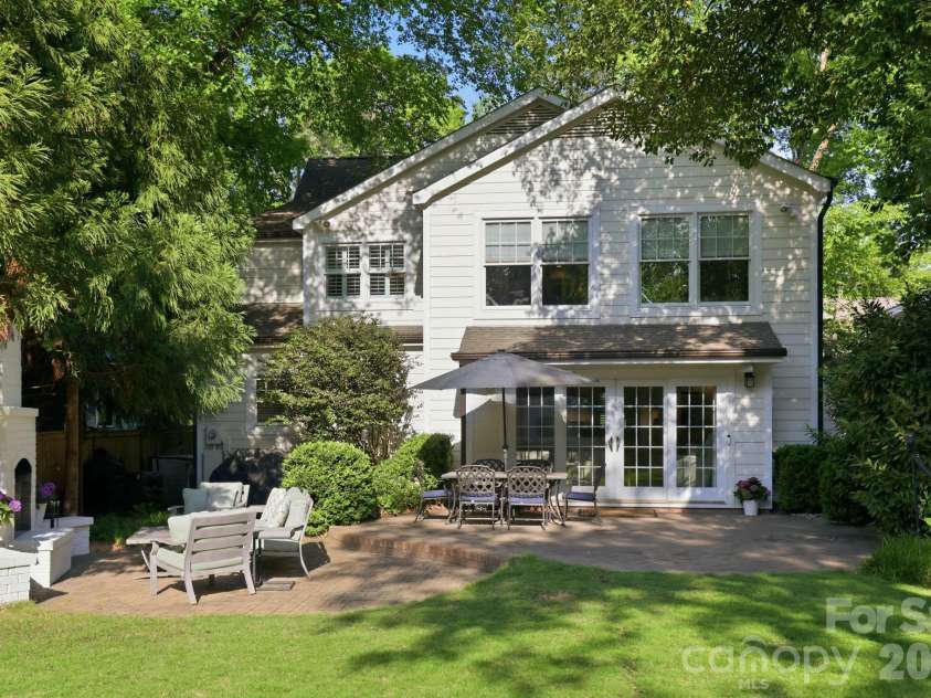 2927 Somerset Drive, Charlotte, NC 28209.  MLS# CAR4372721, YatesRealty ID 22859. 