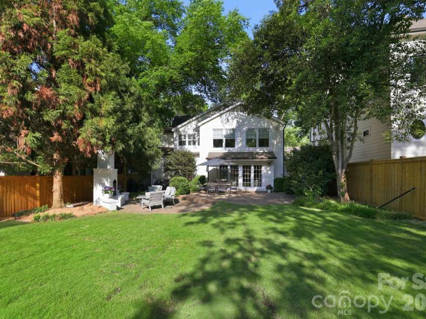 2927 Somerset Drive, Charlotte, NC 28209.  MLS# CAR4372721, YatesRealty ID 22859. 