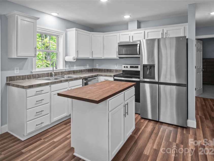 419 Hidden Hill Road, Tryon, NC 28782.  MLS# CAR4250094, YatesRealty ID 22859. 