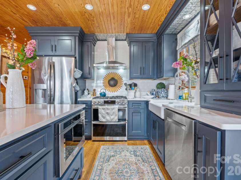 560 Falcon Ridge Drive, West Jefferson, NC 28694.  MLS# CAR4349522, YatesRealty ID 2286. 