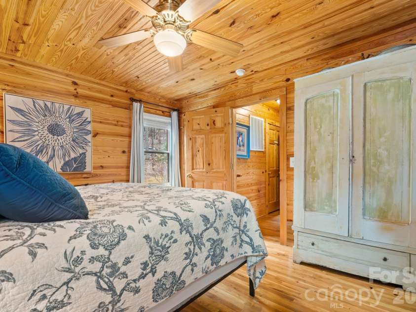 560 Falcon Ridge Drive, West Jefferson, NC 28694.  MLS# CAR4349522, YatesRealty ID 2286. 