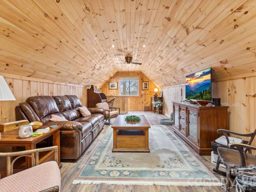 560 Falcon Ridge Drive, West Jefferson, NC 28694.  MLS# CAR4349522, YatesRealty ID 2286. 