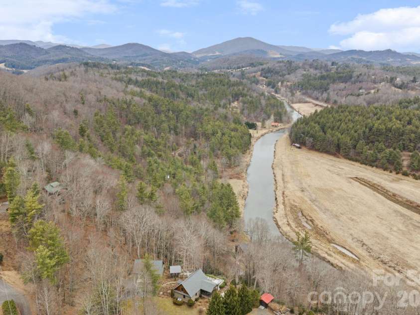 560 Falcon Ridge Drive, West Jefferson, NC 28694.  MLS# CAR4349522, YatesRealty ID 2286. 