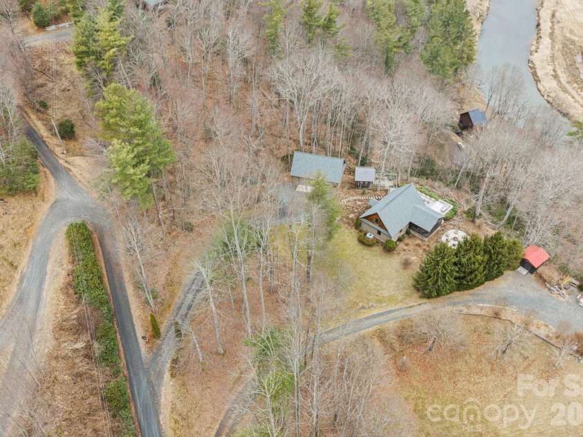560 Falcon Ridge Drive, West Jefferson, NC 28694.  MLS# CAR4349522, YatesRealty ID 2286. 