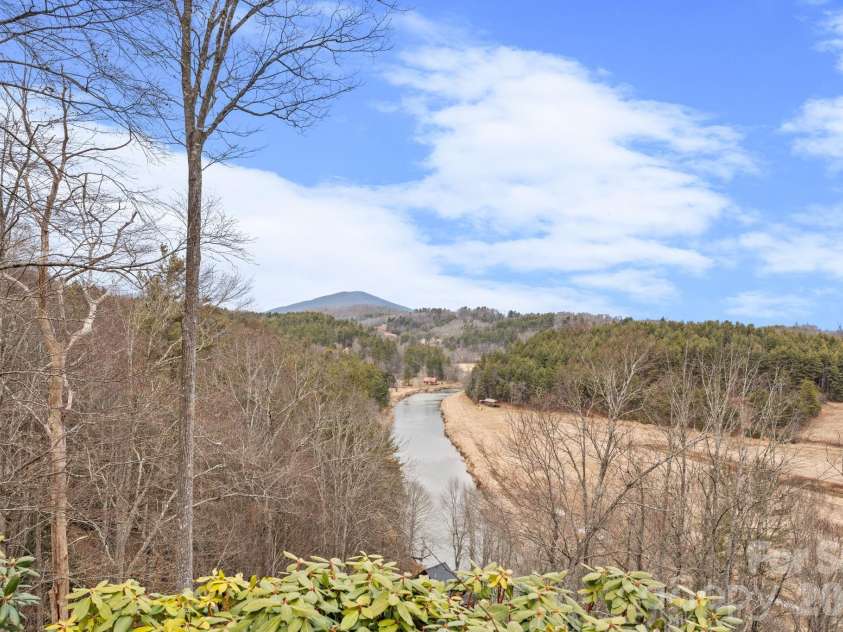 560 Falcon Ridge Drive, West Jefferson, NC 28694.  MLS# CAR4349522, YatesRealty ID 2286. 