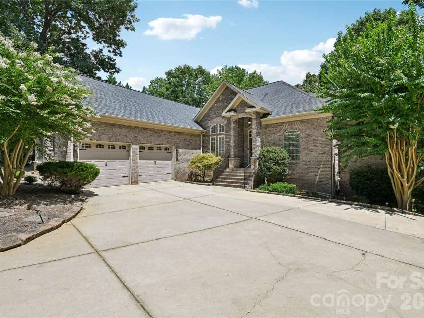 304 Catawba Crest Lane, Clover, SC 29710.  MLS# CAR4381723, YatesRealty ID 22860. 