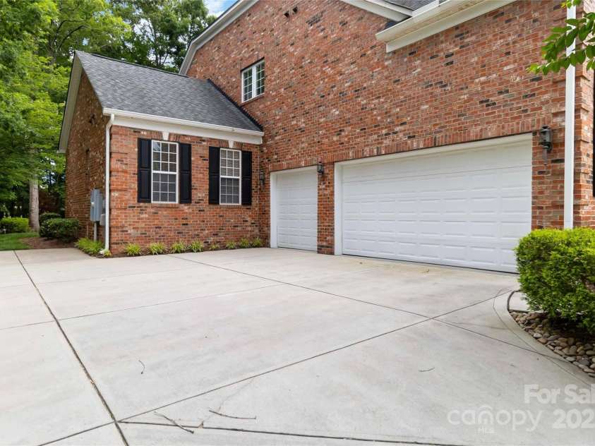 7302 Yellowhorn Trail, Waxhaw, NC 28173.  MLS# CAR4245057, YatesRealty ID 22861. 3 car garage side load