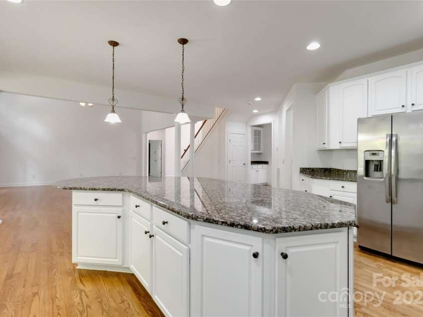 7302 Yellowhorn Trail, Waxhaw, NC 28173.  MLS# CAR4245057, YatesRealty ID 22861. Bright open Kitchen with oversized island