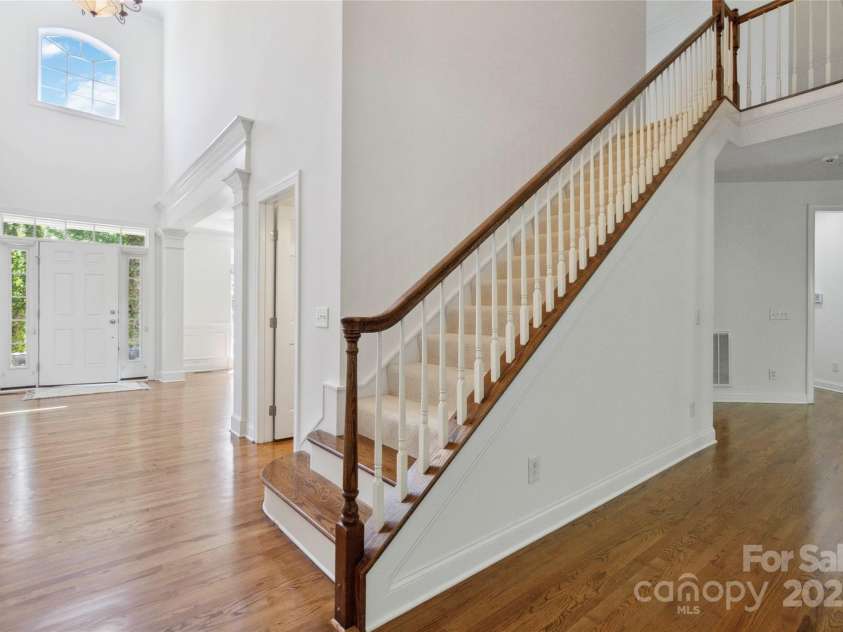 7302 Yellowhorn Trail, Waxhaw, NC 28173.  MLS# CAR4245057, YatesRealty ID 22861. Foyer