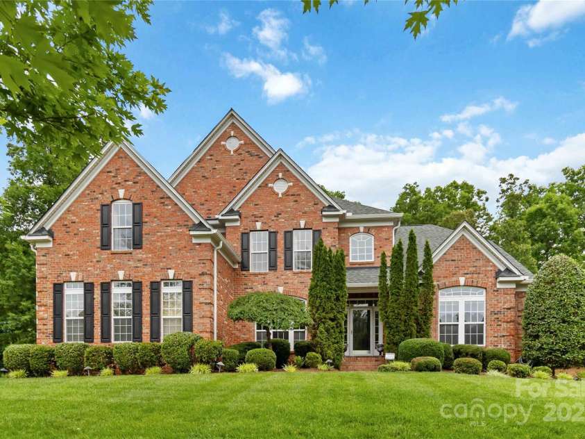 7302 Yellowhorn Trail, Waxhaw, NC 28173.  MLS# CAR4245057, YatesRealty ID 22861. Full Brick beautiful home on a wonderful lot