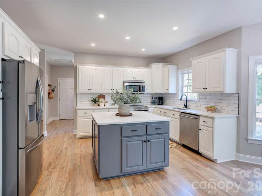 7611 Mount Olive Road, Concord, NC 28025.  MLS# CAR4378883, YatesRealty ID 22861. Kitchen with island