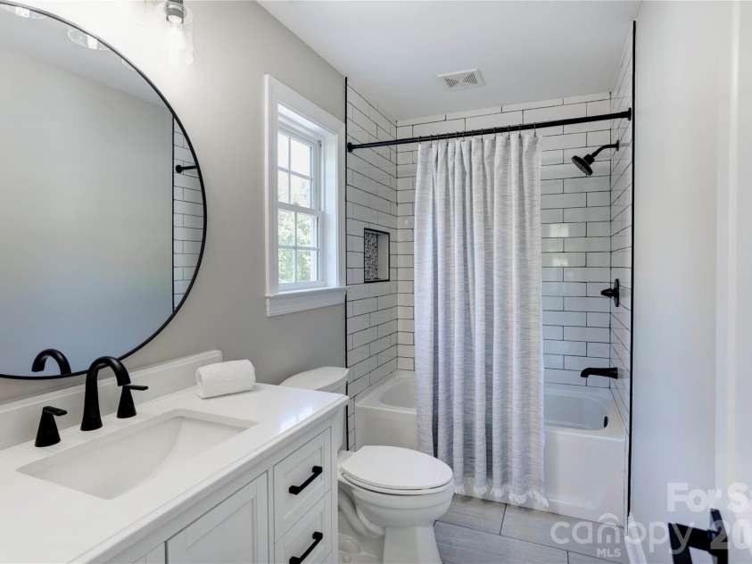 7611 Mount Olive Road, Concord, NC 28025.  MLS# CAR4378883, YatesRealty ID 22861. Second floor Bath