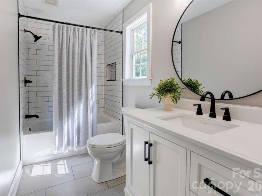 7611 Mount Olive Road, Concord, NC 28025.  MLS# CAR4378883, YatesRealty ID 22861. Second Upstairs bath