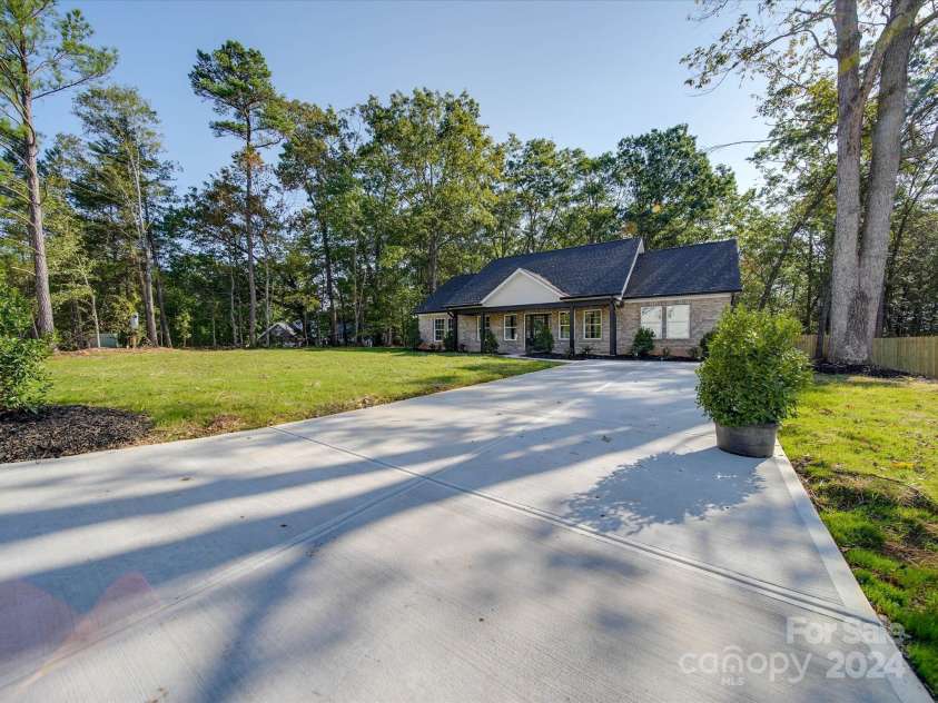 40 Ridgecrest Avenue, Peachland, NC 28133.  MLS# CAR4188767, YatesRealty ID 22862. 