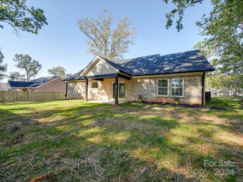 40 Ridgecrest Avenue, Peachland, NC 28133.  MLS# CAR4188767, YatesRealty ID 22862. 