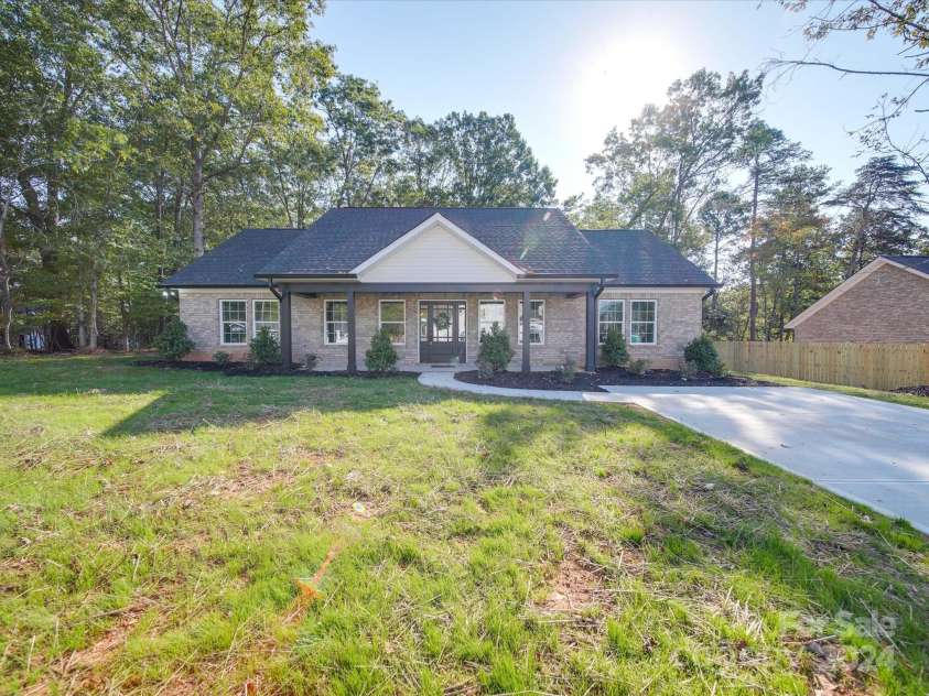 40 Ridgecrest Avenue, Peachland, NC 28133.  MLS# CAR4188767, YatesRealty ID 22862. 