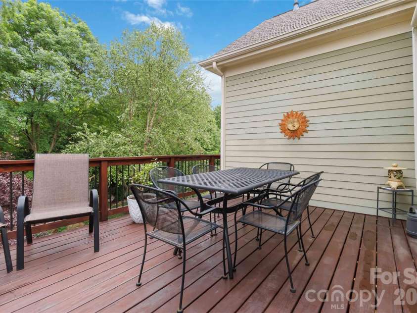 10719 Waycross Drive, Huntersville, NC 28078.  MLS# CAR4358918, YatesRealty ID 22863. Main level deck