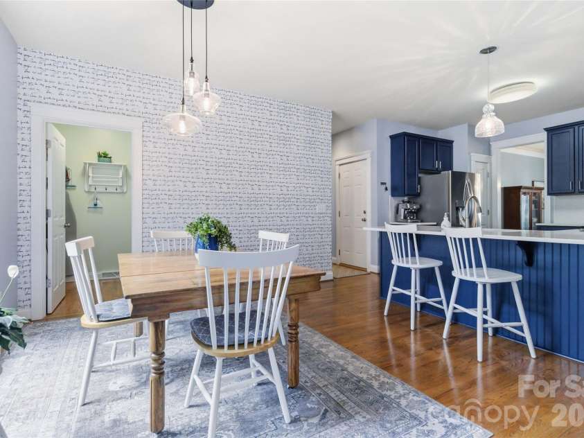 10719 Waycross Drive, Huntersville, NC 28078.  MLS# CAR4358918, YatesRealty ID 22863. Updated Kitchen