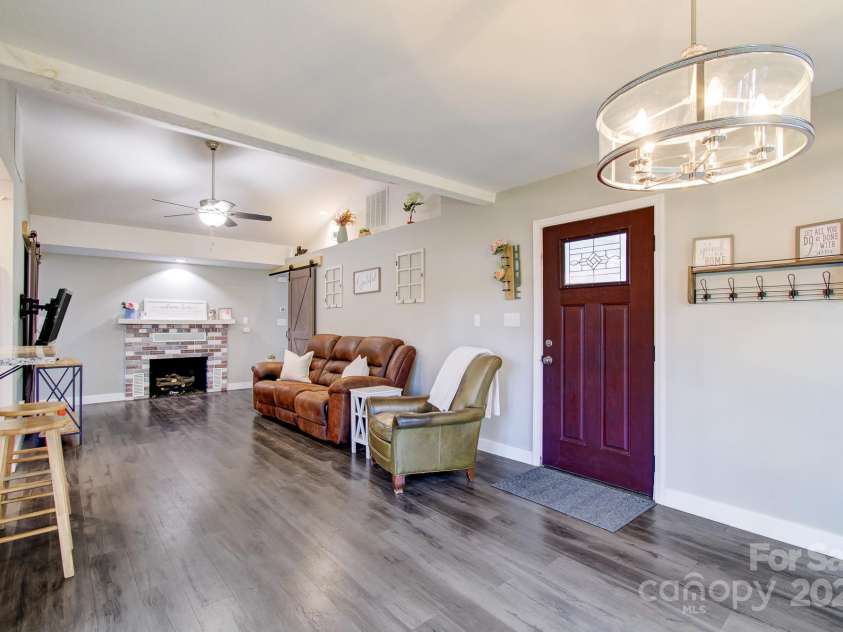 51 Alfson Circle, Hendersonville, NC 28792.  MLS# CAR4264080, YatesRealty ID 22863. 