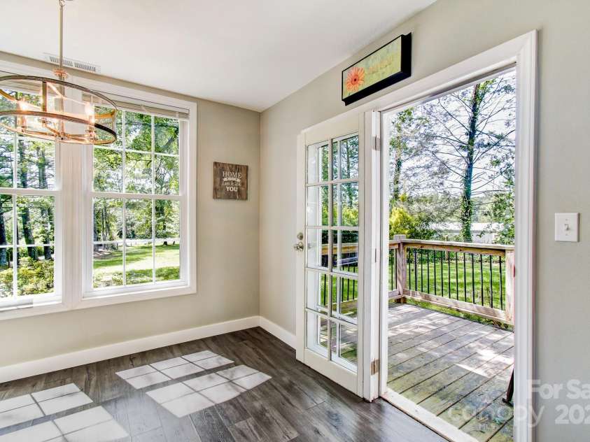 51 Alfson Circle, Hendersonville, NC 28792.  MLS# CAR4264080, YatesRealty ID 22863. 