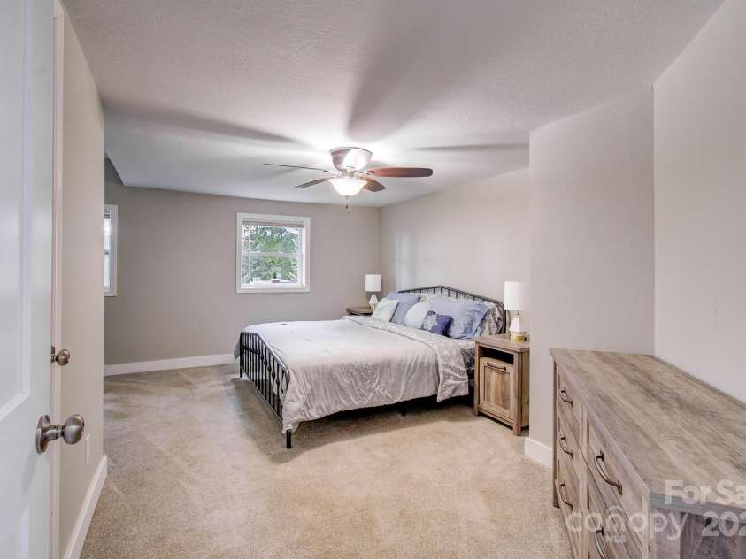 51 Alfson Circle, Hendersonville, NC 28792.  MLS# CAR4264080, YatesRealty ID 22863. 