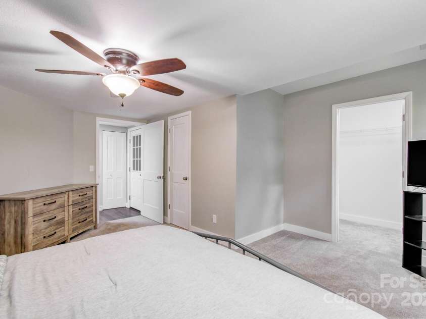 51 Alfson Circle, Hendersonville, NC 28792.  MLS# CAR4264080, YatesRealty ID 22863. 