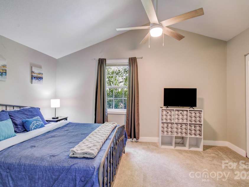 51 Alfson Circle, Hendersonville, NC 28792.  MLS# CAR4264080, YatesRealty ID 22863. 