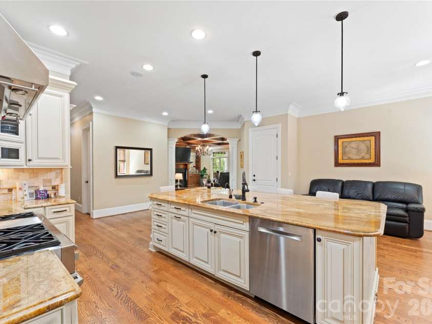 5511 Carmel Road, Charlotte, NC 28226.  MLS# CAR4382196, YatesRealty ID 22864. 