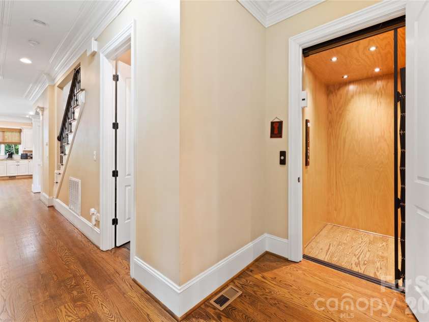 5511 Carmel Road, Charlotte, NC 28226.  MLS# CAR4382196, YatesRealty ID 22864. 