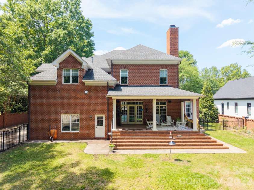 5511 Carmel Road, Charlotte, NC 28226.  MLS# CAR4382196, YatesRealty ID 22864. 