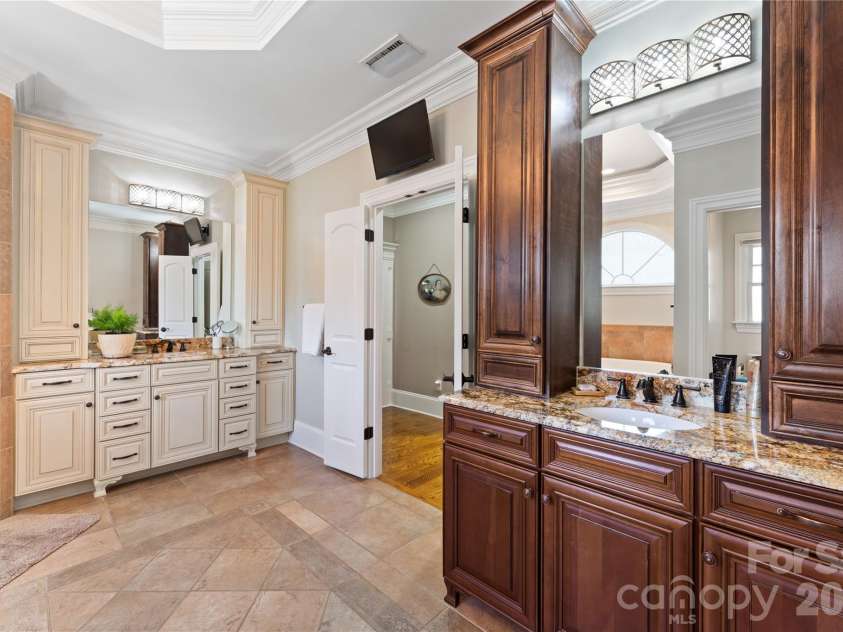 5511 Carmel Road, Charlotte, NC 28226.  MLS# CAR4382196, YatesRealty ID 22864. 