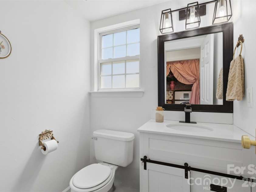 1007 Great Falls Drive, Monroe, NC 28110.  MLS# CAR4382454, YatesRealty ID 22866. Main floor half bath
