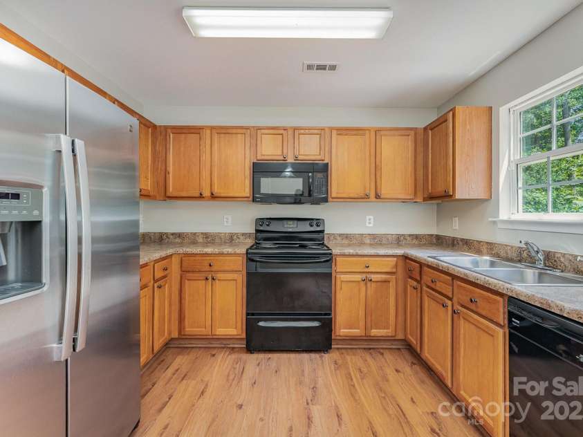 8524 Emerald Fern Way, Charlotte, NC 28214.  MLS# CAR4264082, YatesRealty ID 22866. 