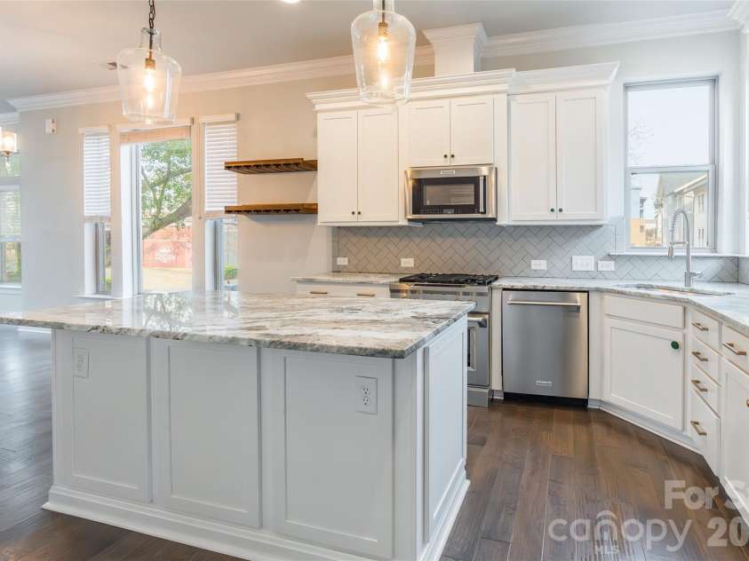 2515 Euclid Avenue, Charlotte, NC 28203.  MLS# CAR4327368, YatesRealty ID 22867. 