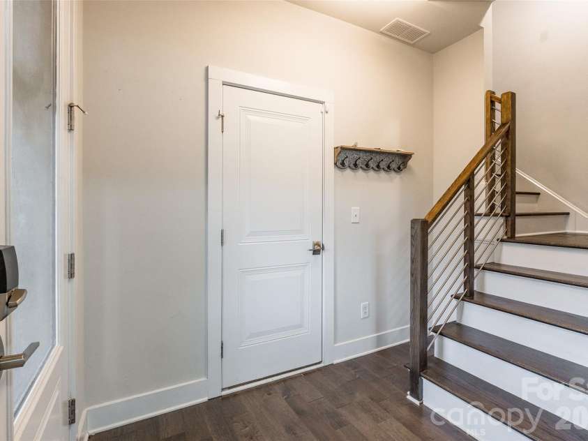 2515 Euclid Avenue, Charlotte, NC 28203.  MLS# CAR4327368, YatesRealty ID 22867. 