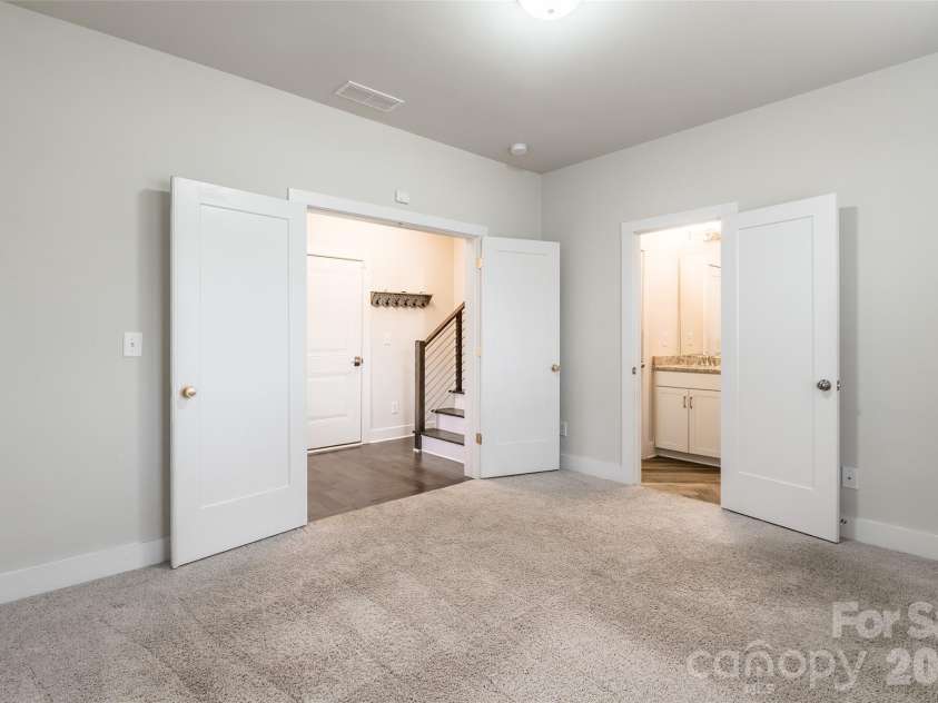 2515 Euclid Avenue, Charlotte, NC 28203.  MLS# CAR4327368, YatesRealty ID 22867. 